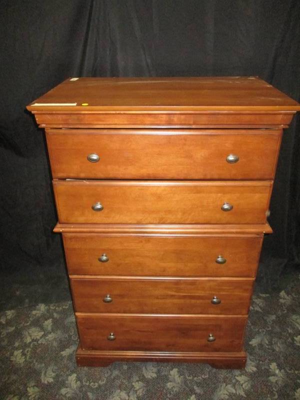 lot 22 image: Nice RENOVATIONS Dresser