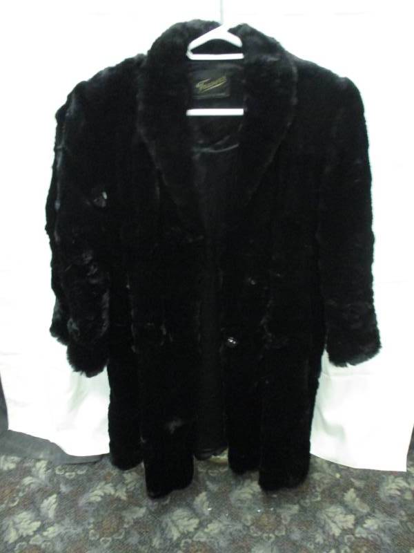 lot 29 image: Vintage Well worn Frasers Ladies fur coat, needs mending