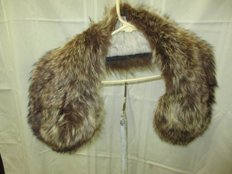 lot 32 image: Vintage I think Racoon Fur Shoulder Wrap