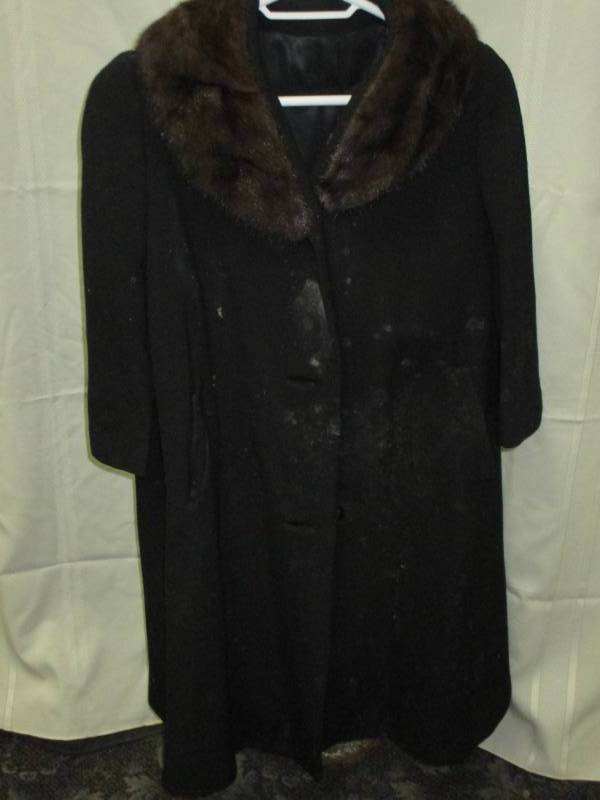 lot 35 image: Coat with Fur Collar, Coat hneeds to be Cleaned