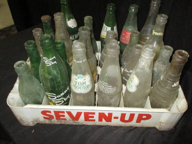 lot 71 image: 7-Up Crate full of old pop bottles