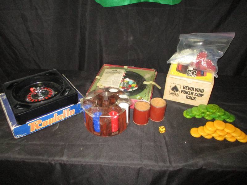 lot 82 image: Games, Pocker Chips, Roulette and pieces to other games