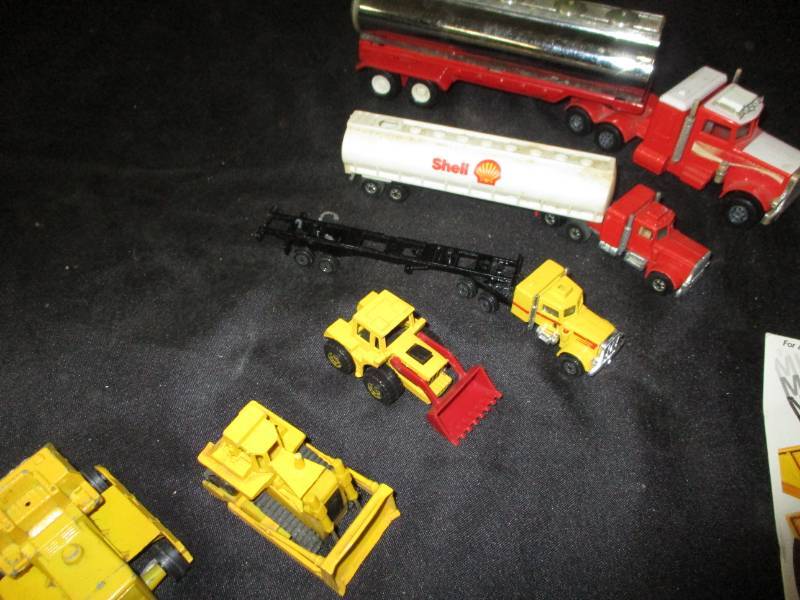 lot 86 image: Tractor, bulldozers, trucks, semis Graders