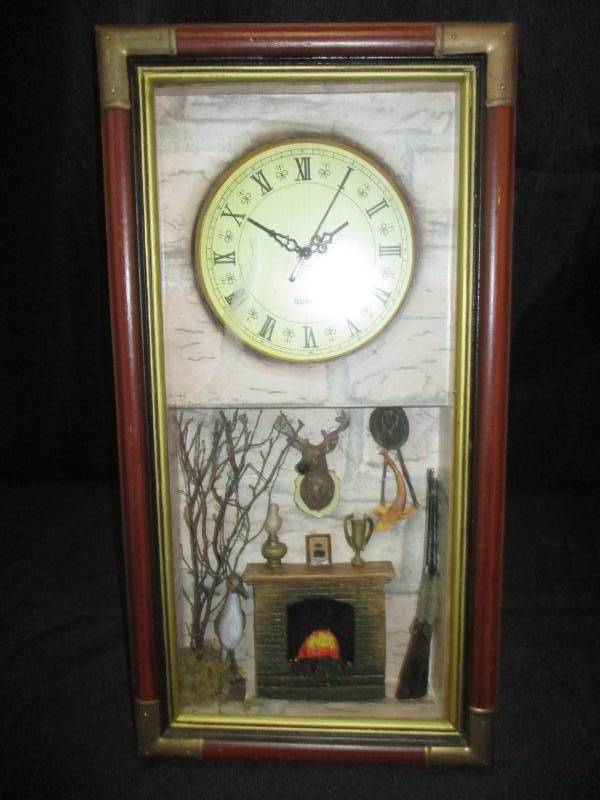 lot 121 image: Hunting Shawdowbox and Clock