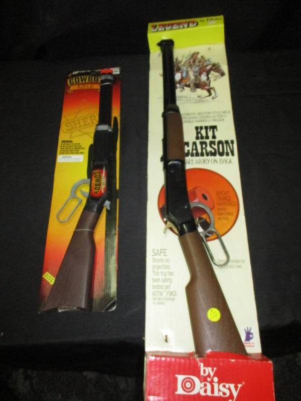 lot 122 image: Legend Daisy Toy Gun and Cowboy Rifle