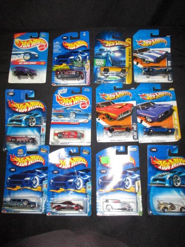 lot 132 image: Hotwheels Cars