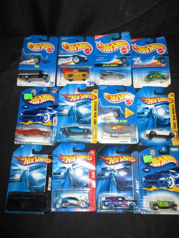 lot 133 image: Hotwheels Cars