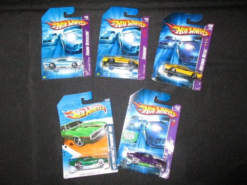lot 134 image: 2 redline hotwheels and 3 other hotwheels