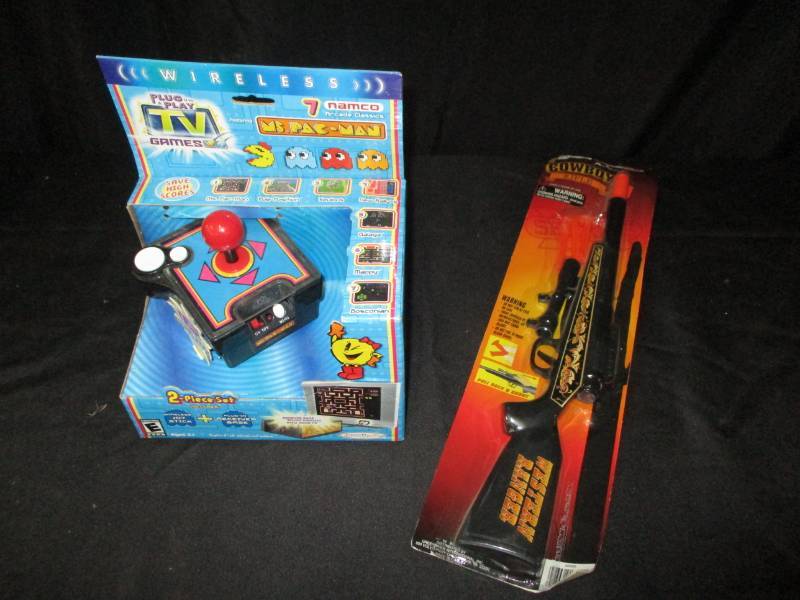 lot 139 image: Mrs. Packman Game And Cowboy Rifle
