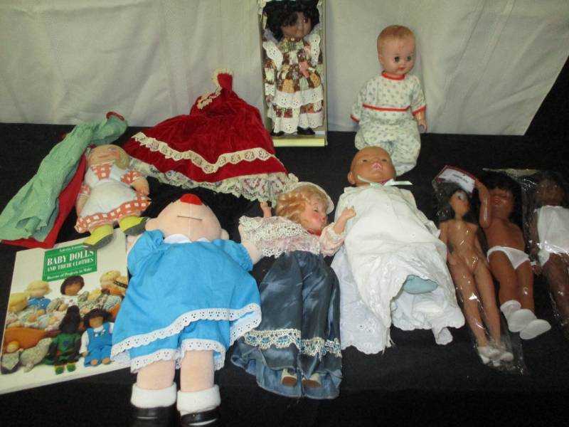 lot 187 image: Old Dolls