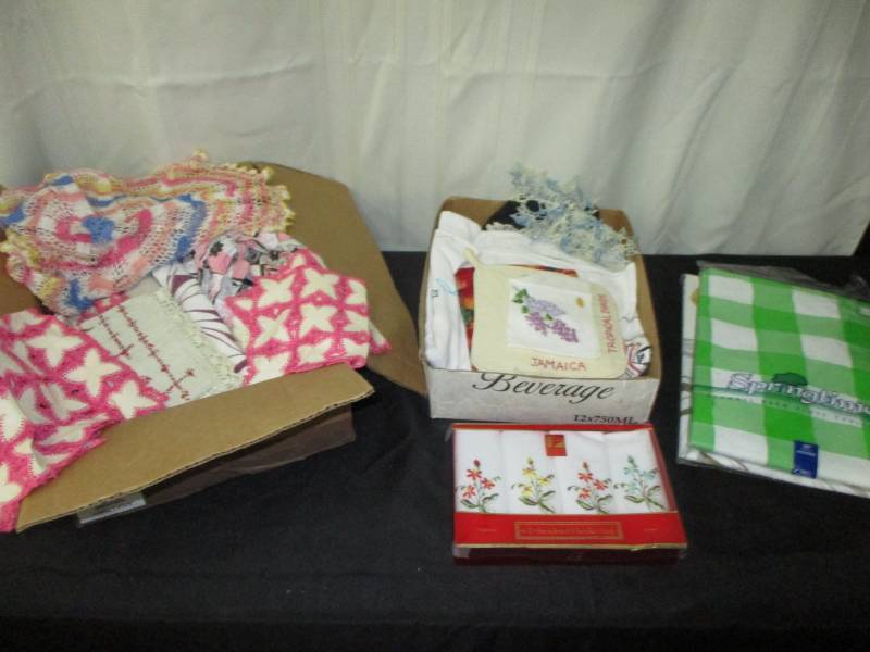 lot 192 image: Table clothes and linens