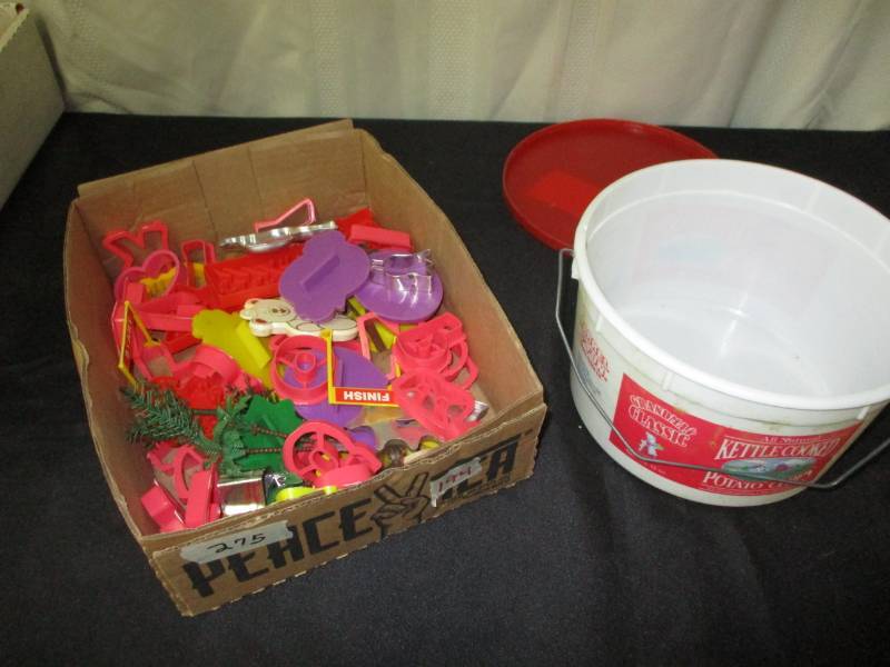 lot 194 image: Cookie Cutters