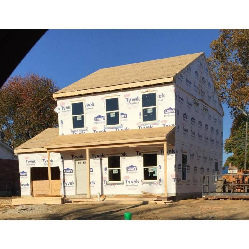 lot 313 image: 1 Roll of DuPont Tyvek 9-ft x 150-ft House Wrap D13499991