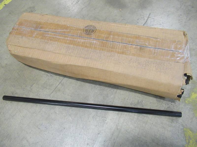 lot 348 image: Deckorators (Actual 0.75-in x 0.75-in x 26-in) Black Aluminum Deck Baluster 138107 - One case approximately 64