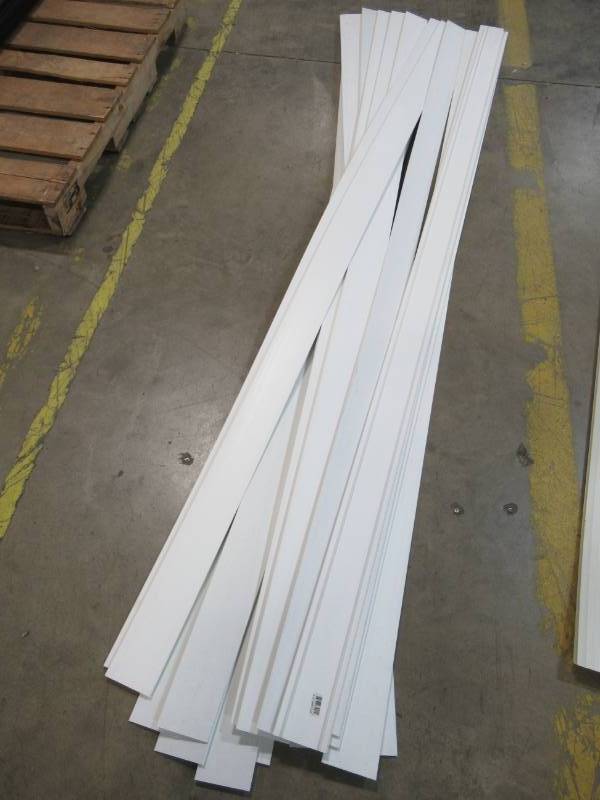 lot 358 image: Screen Tight White Cap Vinyl Frame Connector WCAP112 - 22 Caps 3 12 X 96