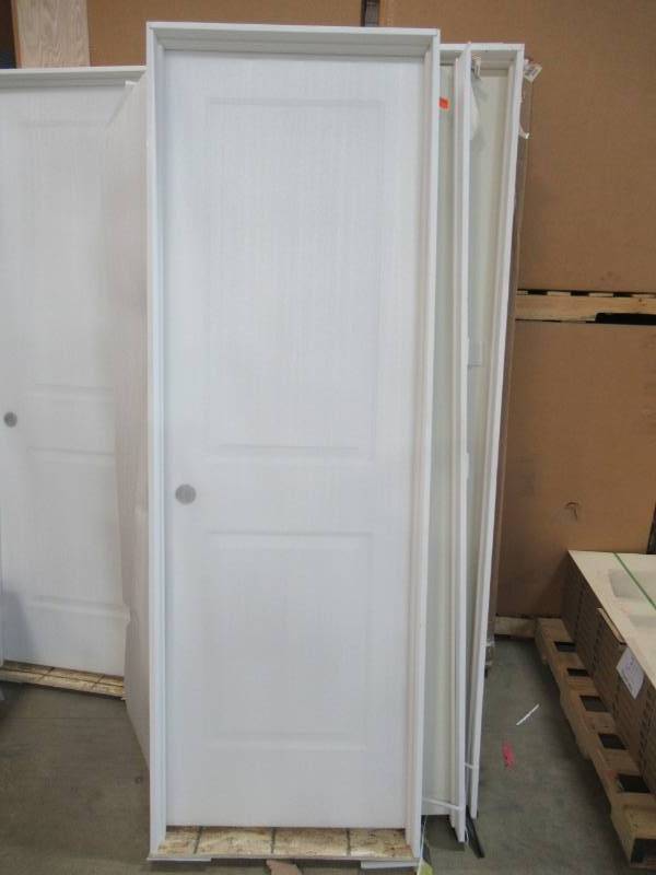lot 373 image: Jeld-Wen 26 in. x 80 in. Cambridge Primed Smooth Solid Core Molded Composite MDF Interior Door RH Swing