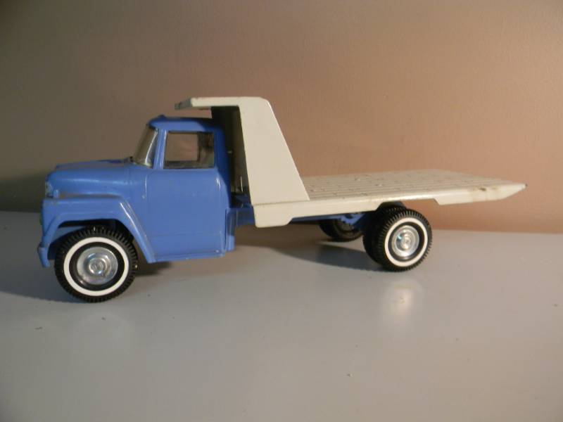 ertl loadstar toy truck