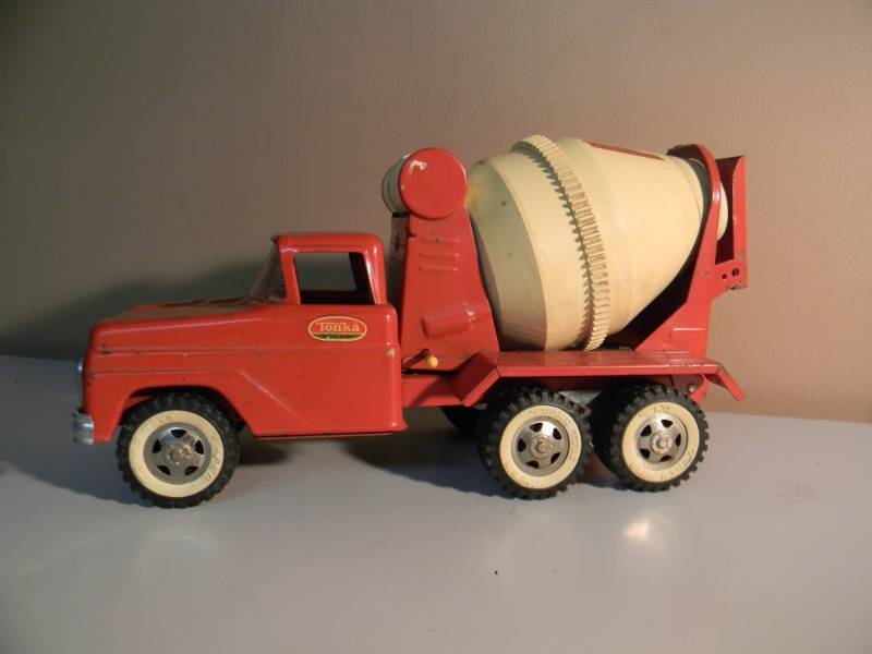 lot 13 image: VINTAGE 1960s TONKA CEMENT MIXER #620 PRESSED STEEL CONSTRUCTION TRUCK WHITE WALLS - NICE - SEE PICTURES