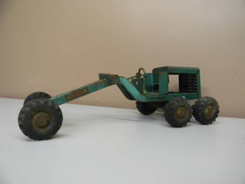 lot 32 image: VINTAGE STRUCTO ROAD GRADER - GREEN - SEE PICTURES