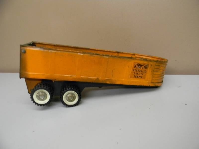 lot 34 image: VINTAGE STRUCTO HYDRAULIC TRAILER DUMPER - SEE PICTURES