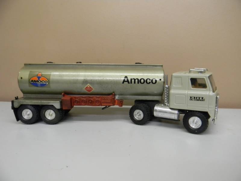 lot 37 image: VINTAGE 1970s ERTL OIL COMPANY  AMOCO GAS OIL GASOLINE SEMI TRAILER TANKER HAULER METAL - SEE PICTURES
