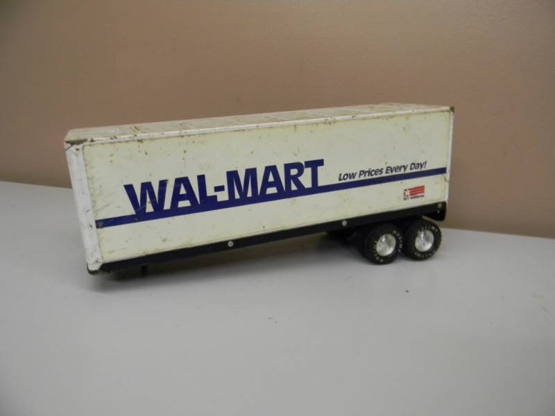 lot 40 image: VINTAGE NYLINT WAL-MART SEMI TRAILER HAULER METAL - SEE PICTURES