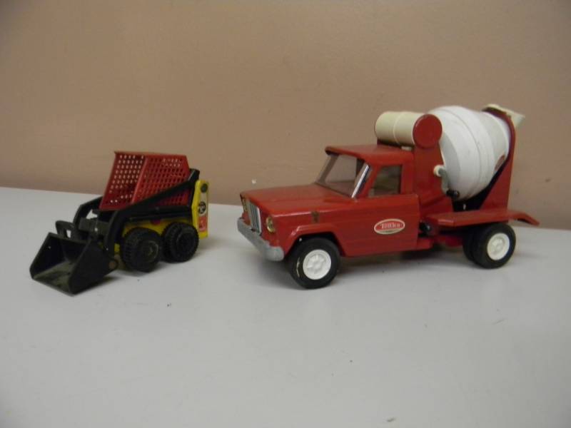 lot 48 image: Vintage 1960s Tonka Jeep Gladiator Cement Mixer Truck WITH VINTAGE TONKA BOBCAT 39 - SEE PICTURES