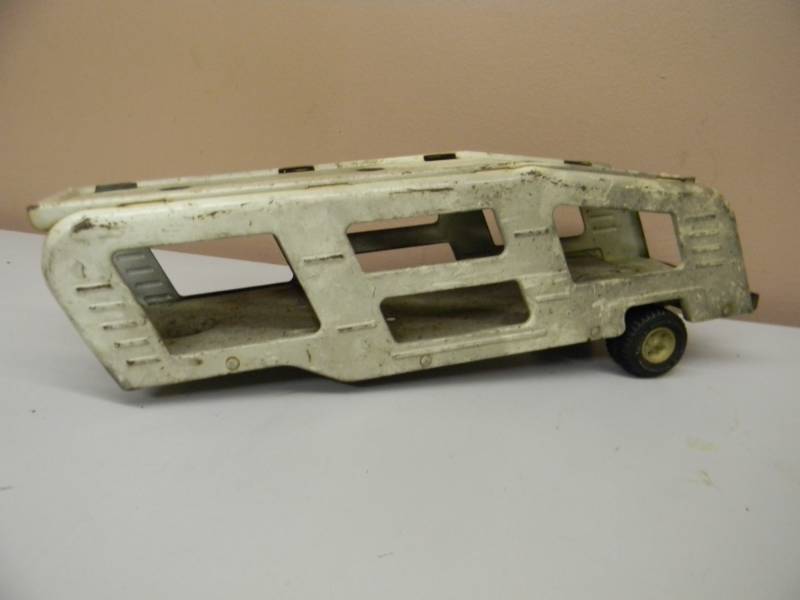 lot 53 image: VINTAGE TONKA CAR HAULER TRAILER - SEE PICTURES