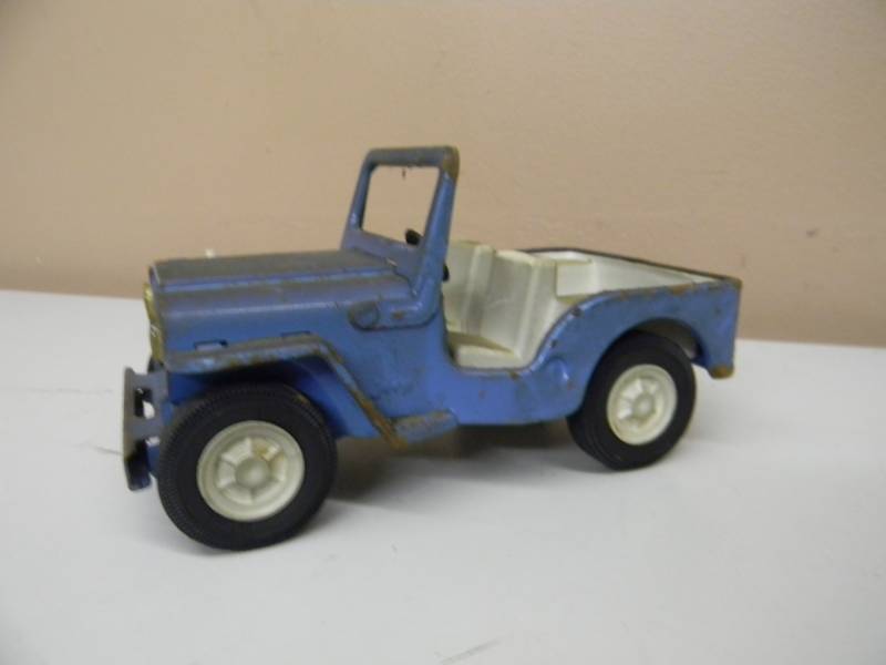 lot 57 image: Vintage Tonka 1960s Small Blue & White Pressed Steel Jeep - SEE PICTURES