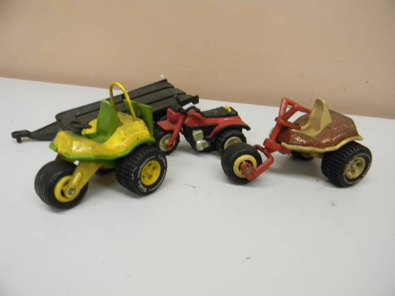lot 60 image: VINTAGE TONKA 3 WHEELER COLLECTION WITH TRAILER - VERY COOL - SEE PICTURES