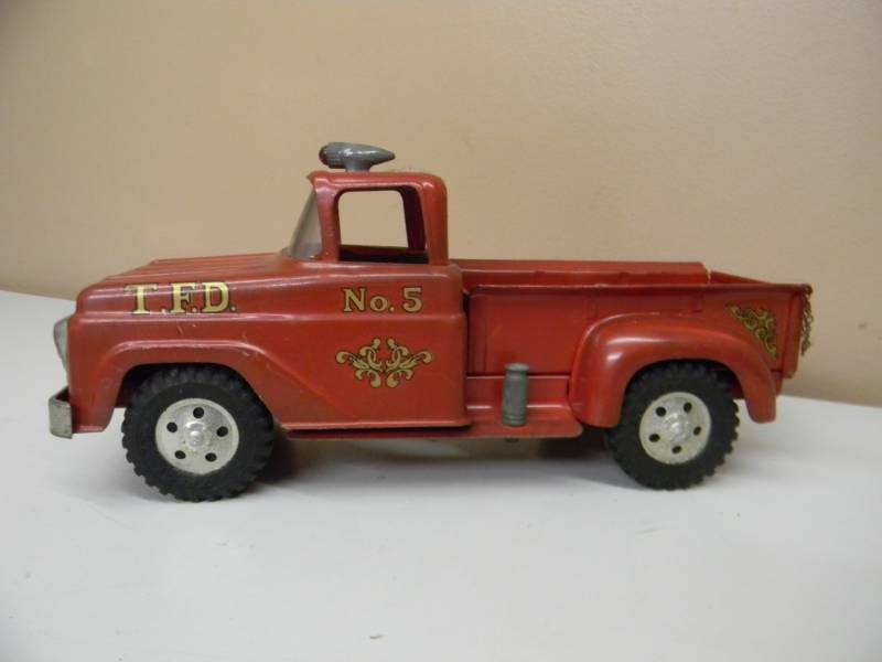 lot 73 image: RARE RARE RARE VINTAGE 1950s TONKA NO. 5 PICK UP FIRE TRUCK - VERY NICE - AWESOME RARE PIECE - SEE PICTURES