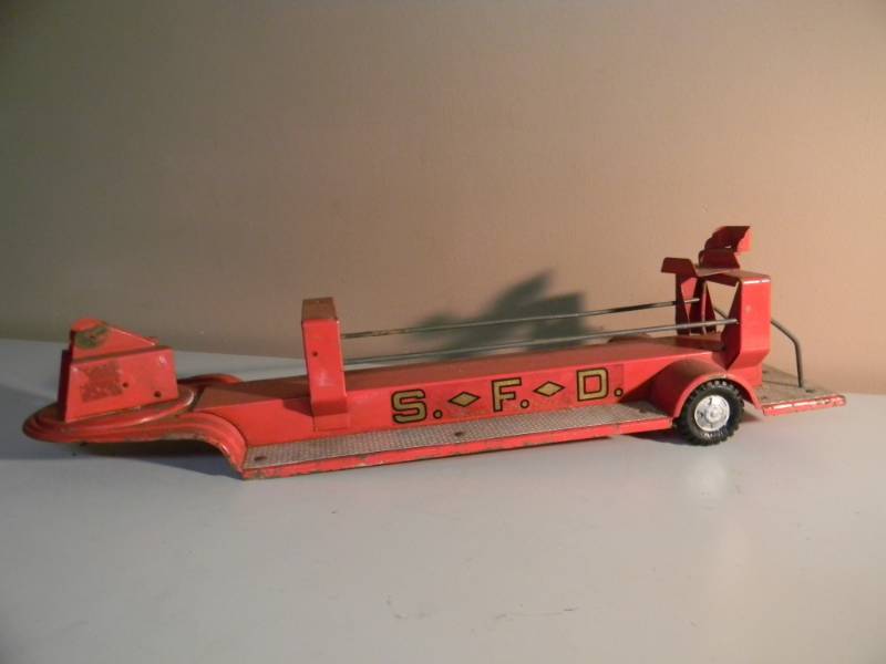 lot 79 image: VINTAGE STRUCTO S. F. D. TRAILER LADDER - SEE PICTURES