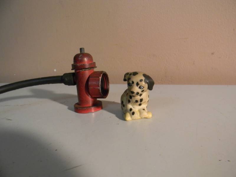 lot 82 image: VINTAGE 1950S TONKA PUMPER TRUCK FIRE ENGINE HYDRANT CLOSED BOTTOM WITH DALMATIAN - VERY COOL - SEE PICTURES