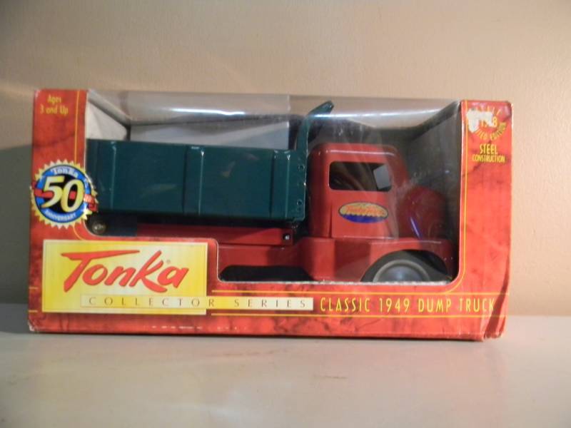lot 89 image: NEW IN BOX - TONKA COLLECTOR SERIES - TONKA 118 SCALE CLASSIC 1949 DUMP TRUCK - STEEL CONSTRUCTION - SEE PICTURES