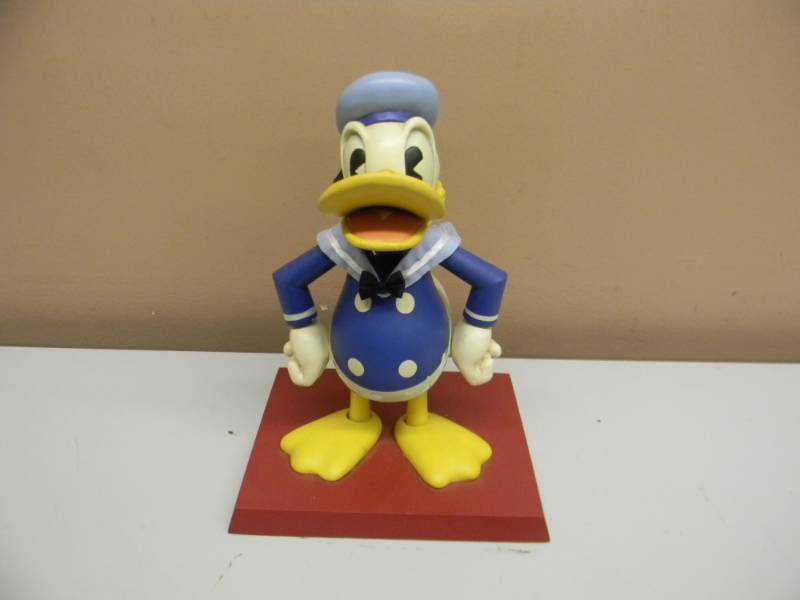lot 16 image: 1996 DISNEY TALKING DONALD - DESIGNED BY MIDWEST OF CANNON FALLS - SEE PICTURES