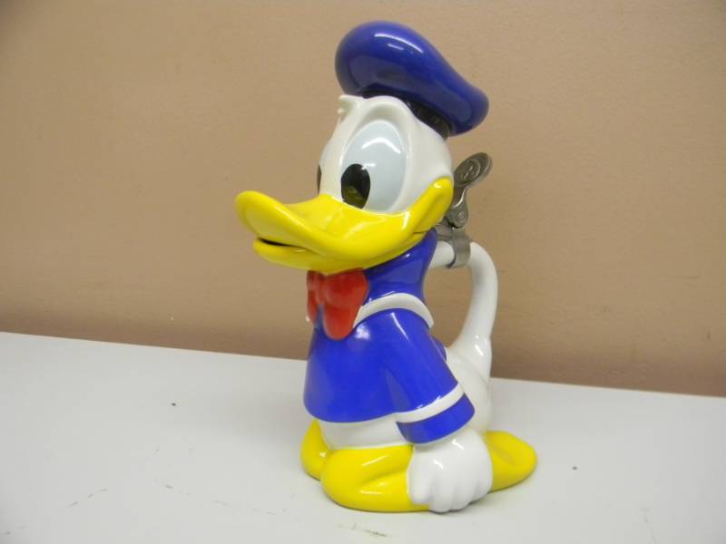 lot 17 image: DONALD DUCK FIRST IN A SERIES OF DISNEY CHARACTER TANKARDS - NICE - SEE PICTURES