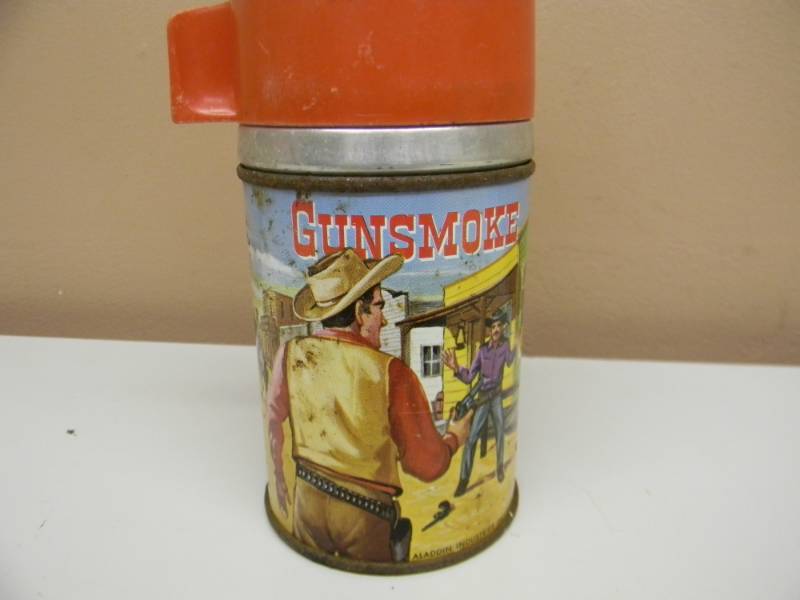 lot 19 image: VINTAGE 1959 ALADDIN METAL LUNCH BOX THERMOS GUNSMOKE - GREAT COLLECTIBLE - SEE PICTURES