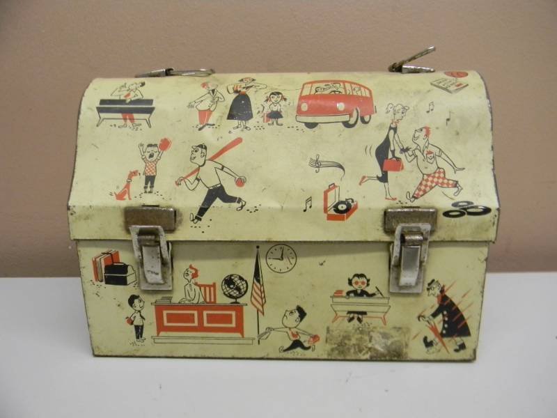 lot 20 image: VINTAGE 1952 TEENAGER METAL LUNCH BOX - GREAT DISPLAY PIECE - SEE PICTURES