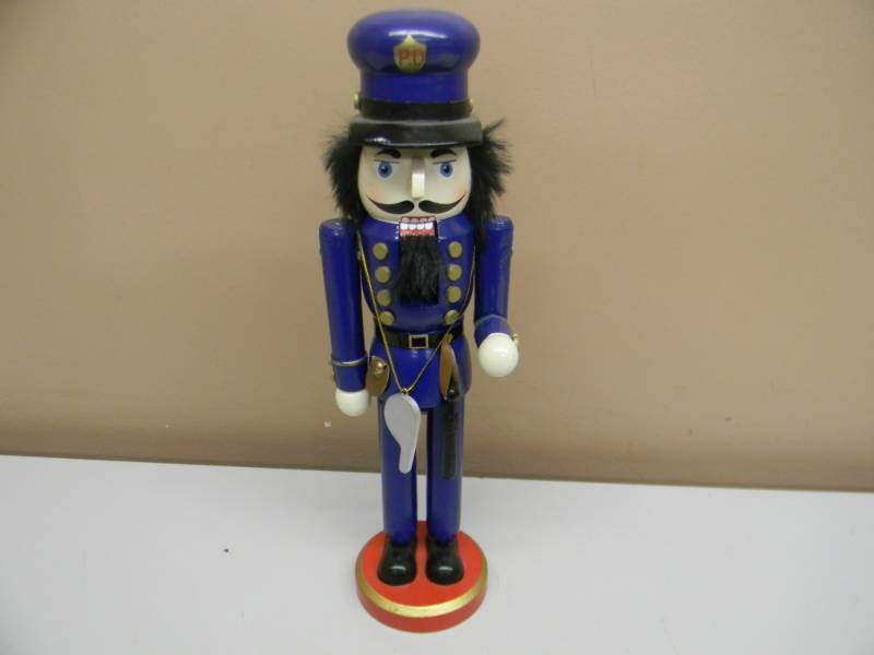 lot 35 image: VINTAGE WOOD POLICEMAN NUT CRACKER - RARE STYLE APPROX 15 TALL - SEE PICTURES