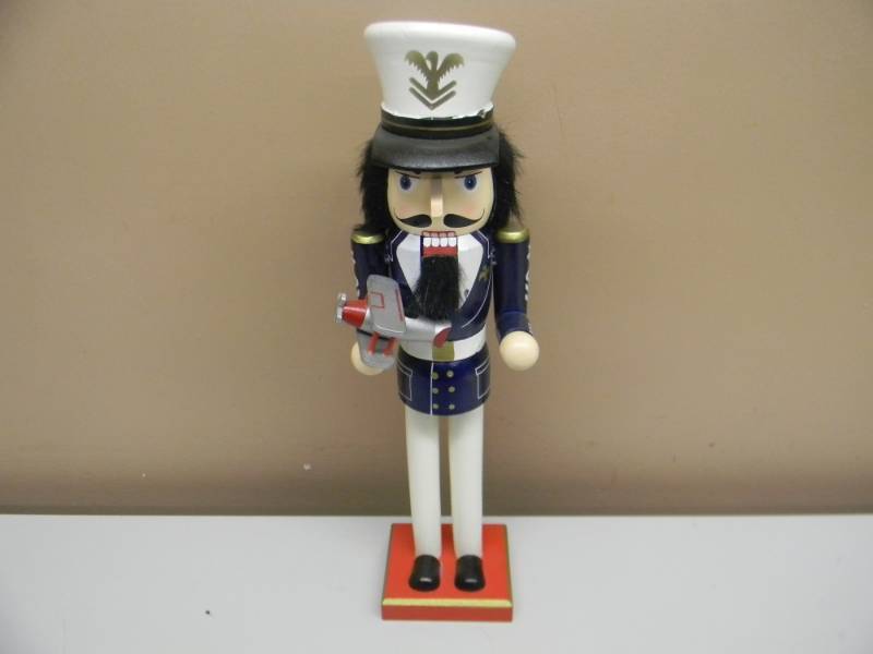 lot 36 image: VINTAGE WOOD MILITARY NUT CRACKER - RARE STYLE APPROX 15 TALL - SEE PICTURES