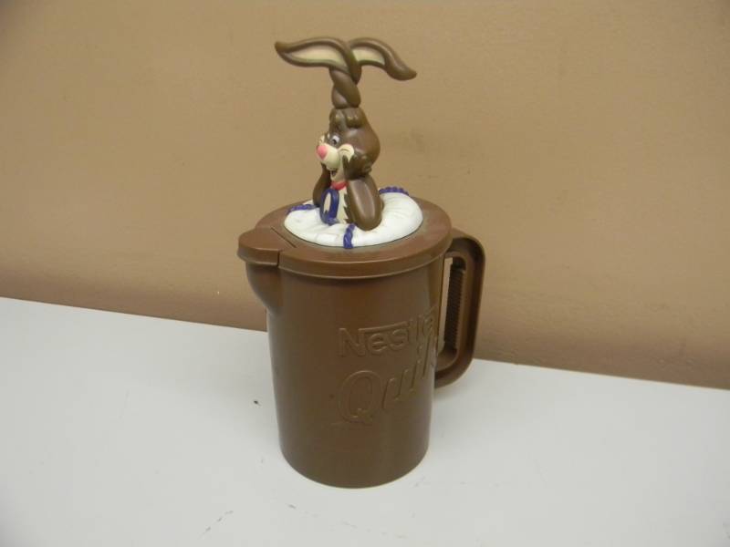 lot 37 image: VINTAGE 1970s NESTLE QUIK RABBIT MIXER - VERY COOL PIECE - APPROX 11 HIGH - SEE PICTURES