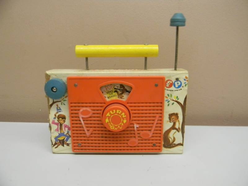 lot 39 image: VINTAGE 1960s FISHER PRICE TV RADIO - WORKS - SEE PICTURES