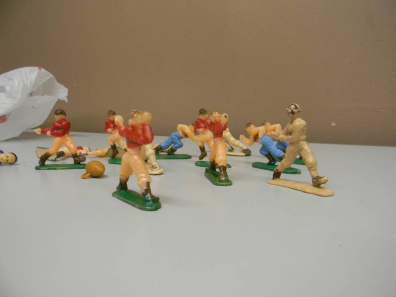 lot 42 image: ANTIQUE  VINTAGE COLLECTION OF FOOTBALL PLAYERS - PLASTIC FIGURES - SEE PICTURES