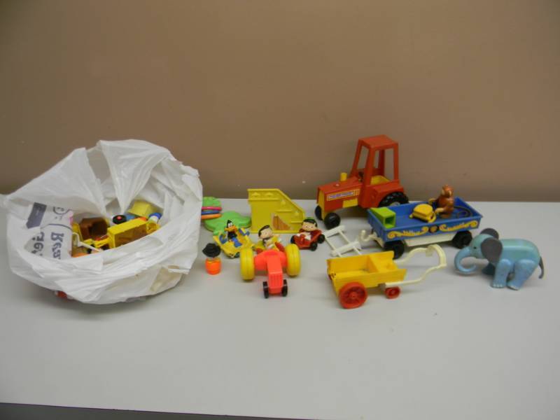lot 44 image: ANTIQUE  VINTAGE LARGE COLLECTION OF VARIOUS TOYS - SEE PICTURES