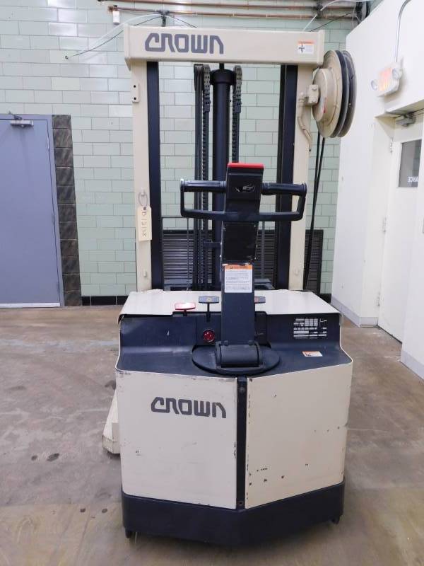 lot 5 image: Crown 30WRTL-S Reach Forklift