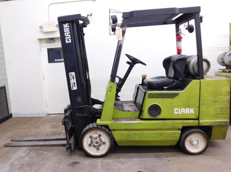 lot 4 image: Clark GCX30 6000lbs Forklift