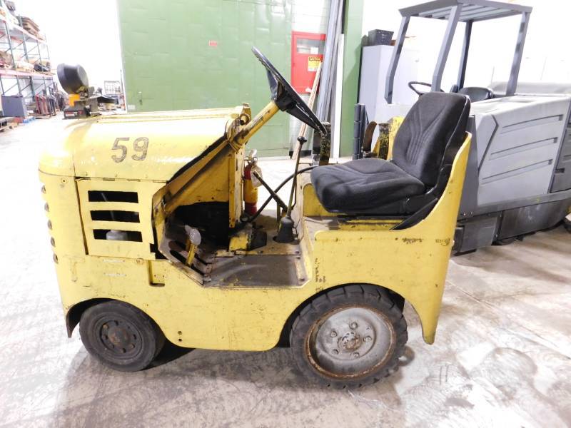 lot 7 image: Clark CK30 Tug