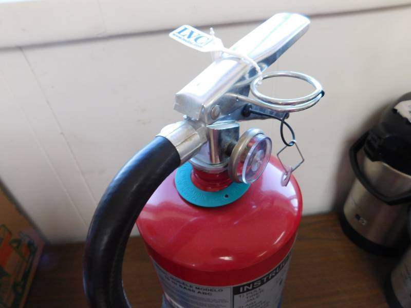 lot 28 image: One Fire Extinguisher