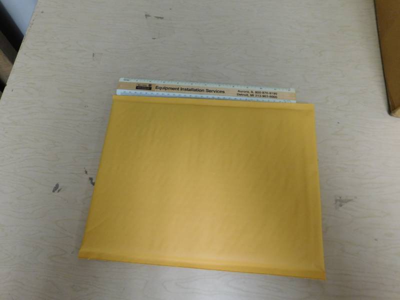 lot 38 image: Uline #4 Gold Bubble Mailers