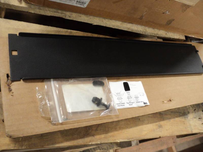 lot 20 image: Rack Solutions Panel- FSTNR-Kit lo...